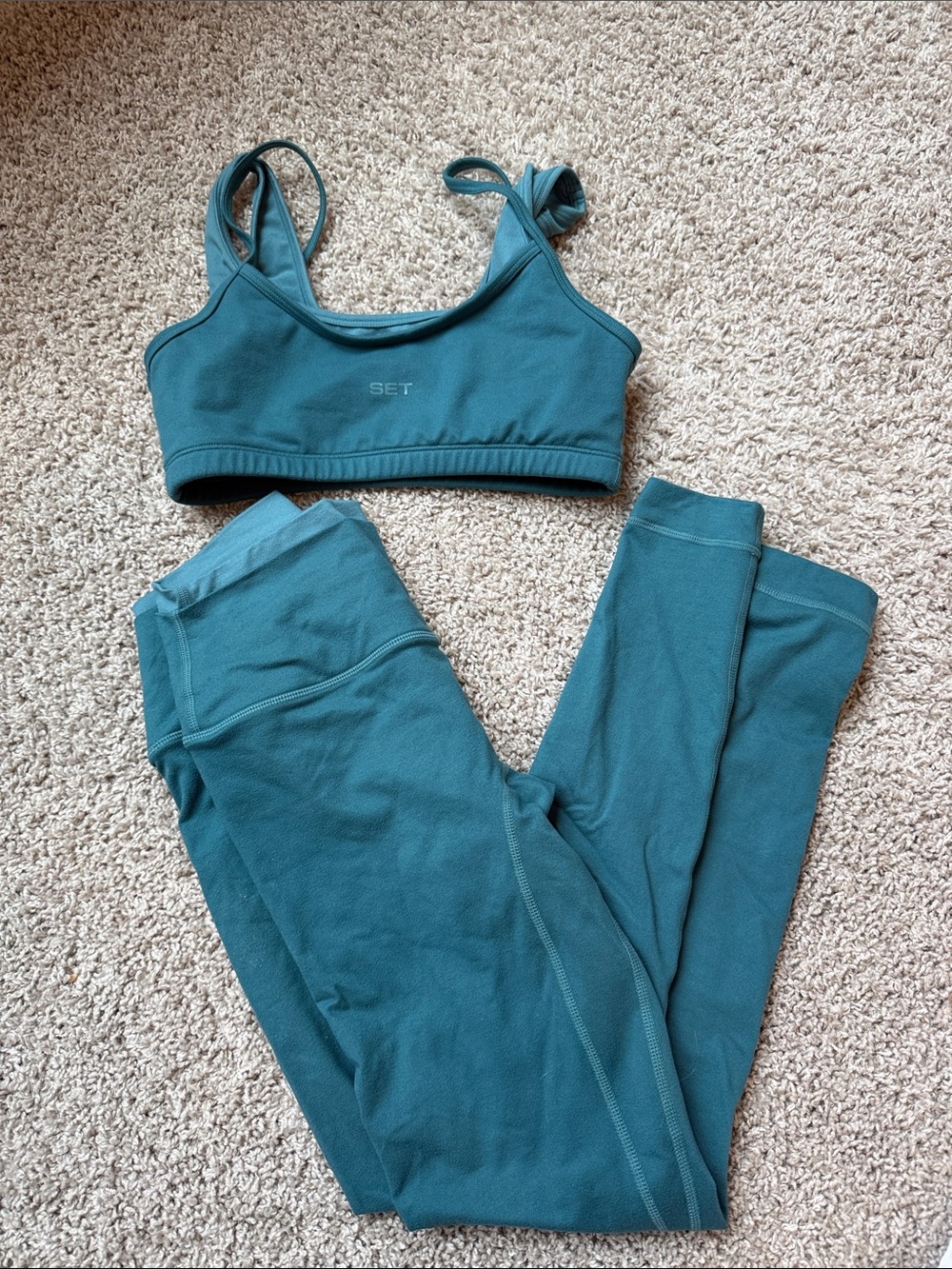 SET Active FORMCLOUD® CLOUD HERO BRA and leggings
